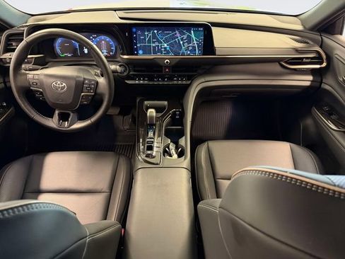 Used 2025 Toyota Crown Signia AWD/4WD image 13