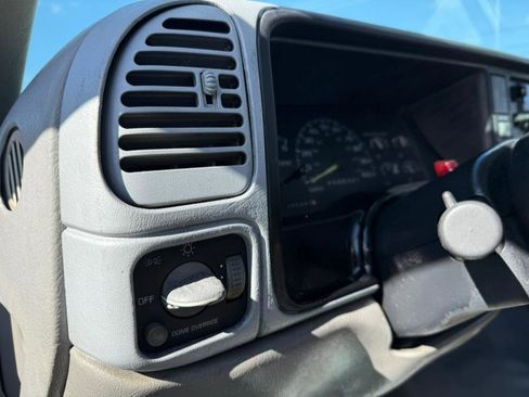 Used 2000 Chevrolet Silverado 2500 2WD Regular Cab image 18