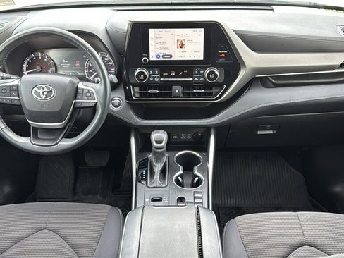 Used 2023 Toyota Highlander LE image 16