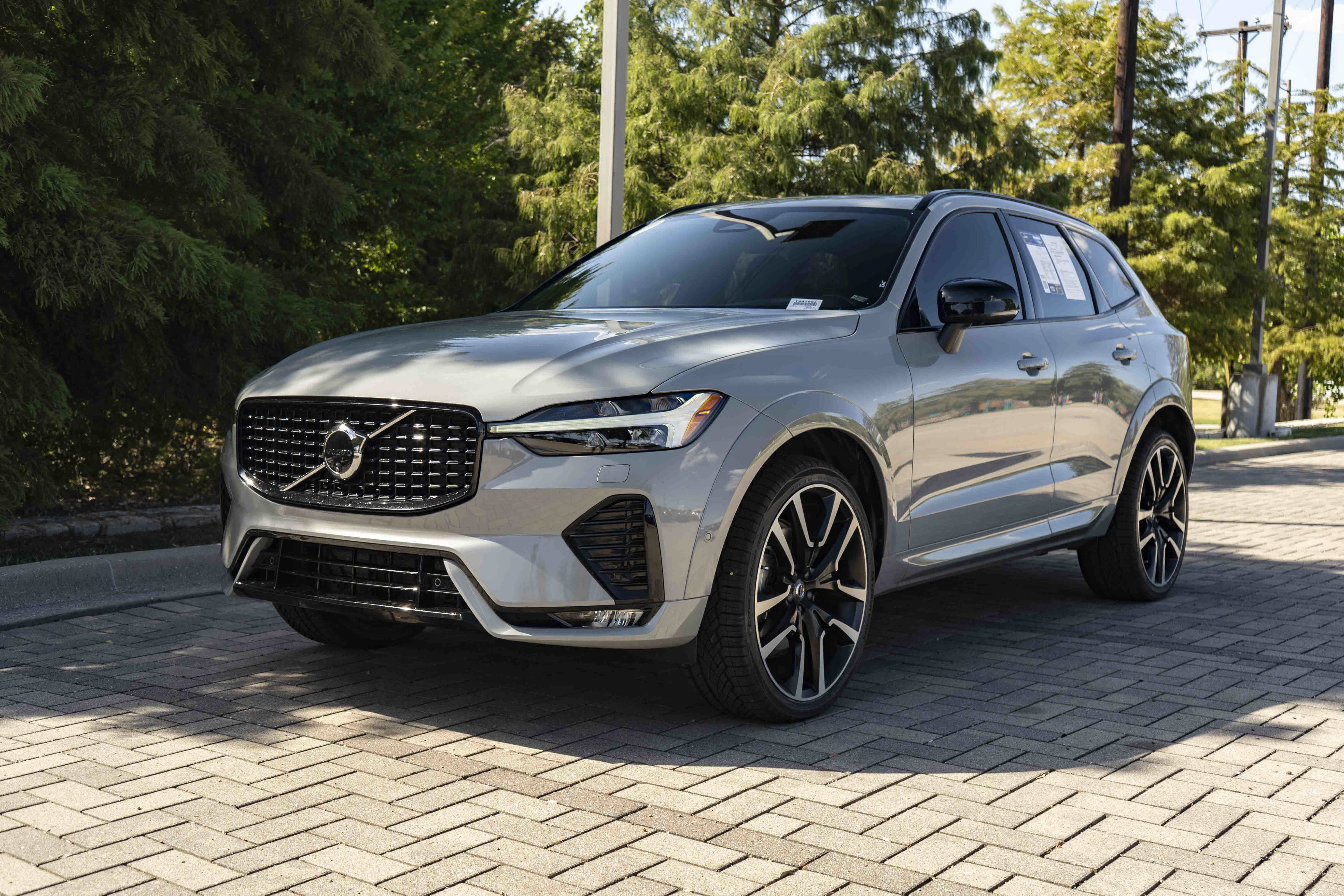 Used 2024 Volvo XC60 B5 Ultimate w/ Protection Package Premier AWD/4WD image 4