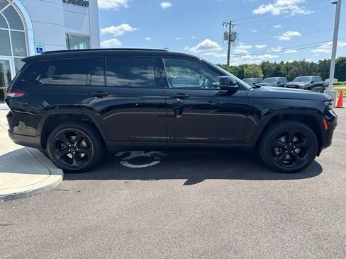 Used 2023 Jeep Grand Cherokee L Laredo AWD/4WD image 9