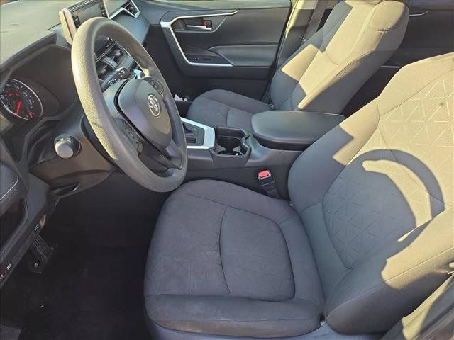 Used 2019 Toyota RAV4 XLE w/ Convenience Package FWD image 16