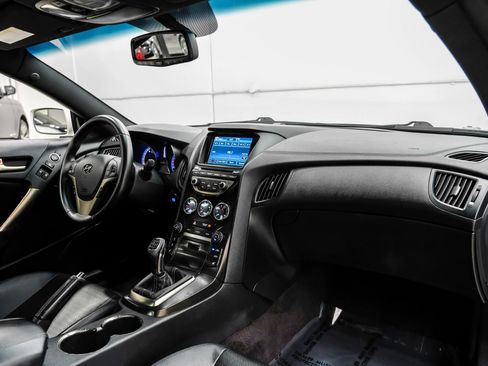 Used 2013 Hyundai Genesis 3.8 image 13