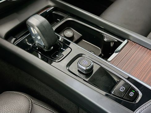 Used 2023 Volvo XC60 B5 Plus w/ Climate Package image 25