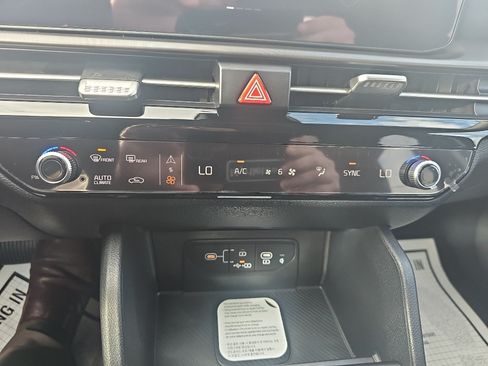 New 2026 Kia Sportage SX AWD/4WD image 18