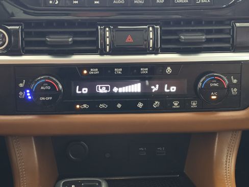 Used 2022 Nissan Pathfinder Platinum w/ Cargo Package FWD image 18