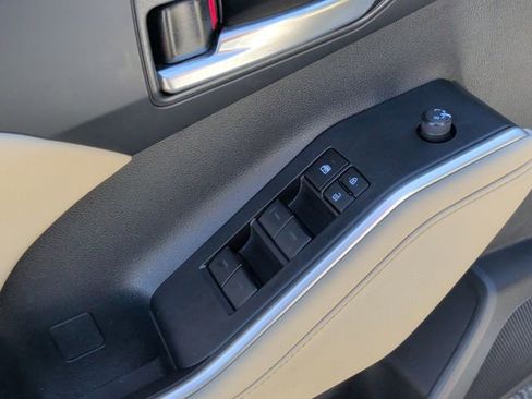 Used 2024 Toyota Highlander XLE FWD image 14