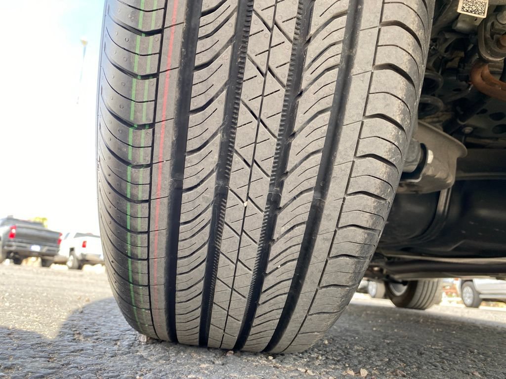 Used 2025 Chevrolet Trax LT FWD image 18