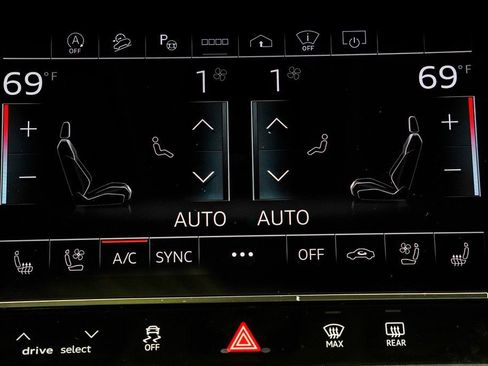 Used 2024 Audi Q8 Prestige w/ Prestige Package AWD/4WD image 24