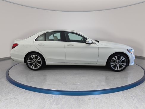 Used 2018 Mercedes-Benz C 300 4MATIC Sedan image 4