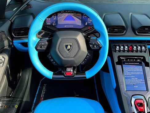 Used 2023 Lamborghini Huracan EVO image 7