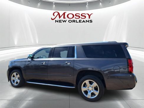 Used 2018 Chevrolet Suburban Premier image 7