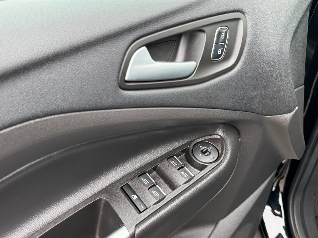 Used 2017 Ford Escape SE w/ SE Leather Comfort Package AWD/4WD image 17