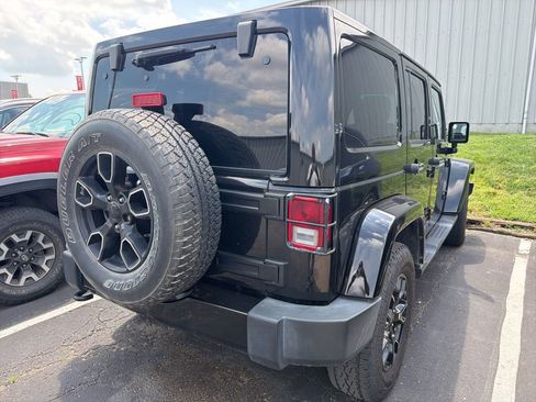 Used 2017 Jeep Wrangler Unlimited Sahara AWD/4WD image 6