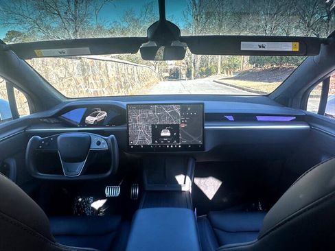 Used 2023 Tesla Model X image 6