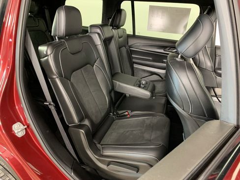 Used 2024 Jeep Grand Cherokee L Altitude image 34