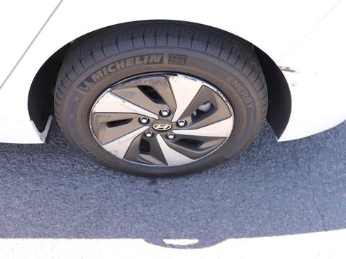 Used 2017 Hyundai Ioniq SEL w/ Tech Package 02 FWD image 9
