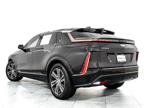 Used 2024 Cadillac Lyriq Luxury AWD/4WD image 5