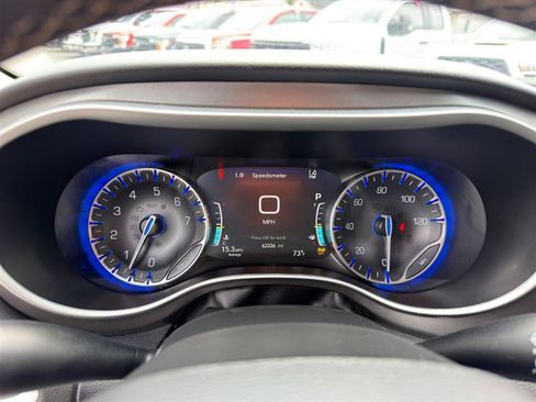 Used 2024 Chrysler Pacifica Touring-L FWD image 14