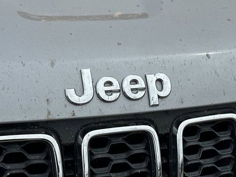 Certified 2020 Jeep Grand Cherokee Laredo w/ Laredo X Package RWD image 10