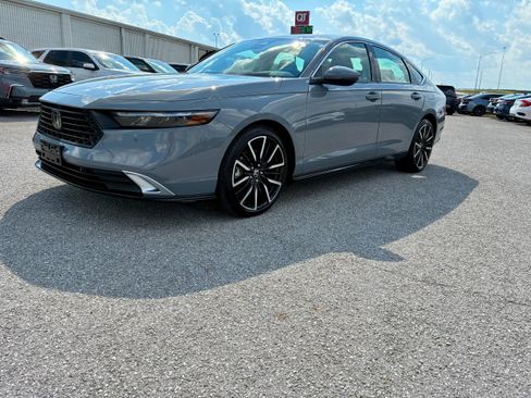 Used 2024 Honda Accord Touring image 1