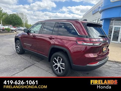 Used 2024 Jeep Grand Cherokee Limited AWD/4WD image 3