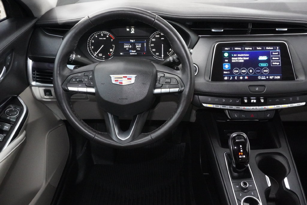 Used 2023 Cadillac XT4 Luxury w/ Cold Weather Package FWD image 24