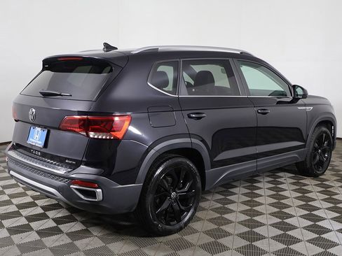 Used 2023 Volkswagen Taos SE w/ Panoramic Sunroof Package image 10