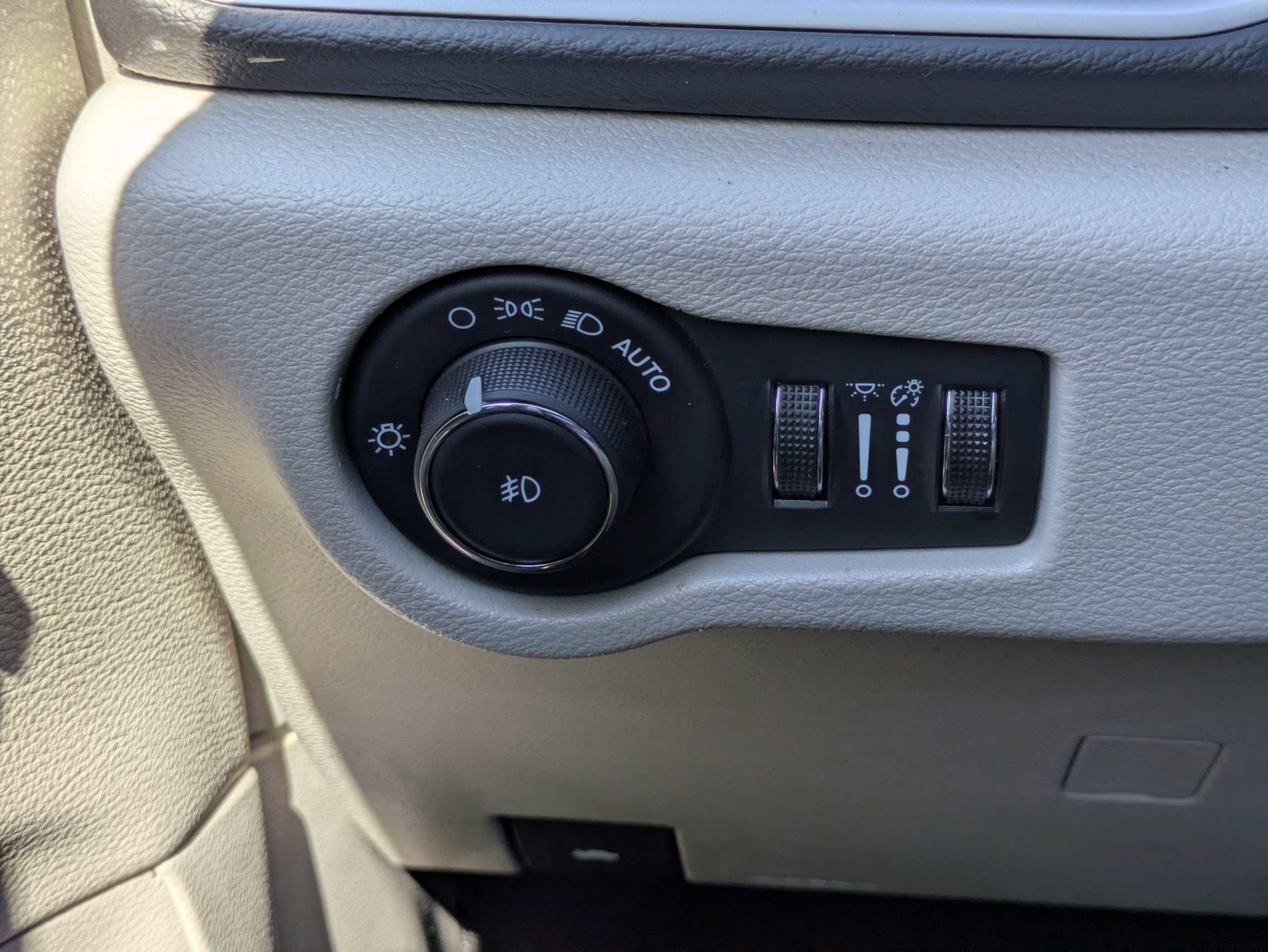 Used 2024 Chrysler Pacifica Touring-L FWD image 35