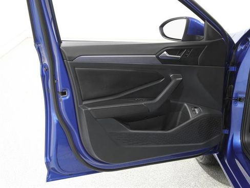 Certified 2023 Volkswagen Jetta SE w/ Panoramic Sunroof Package image 4