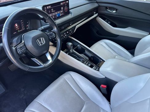 Used 2023 Honda Accord Touring image 12
