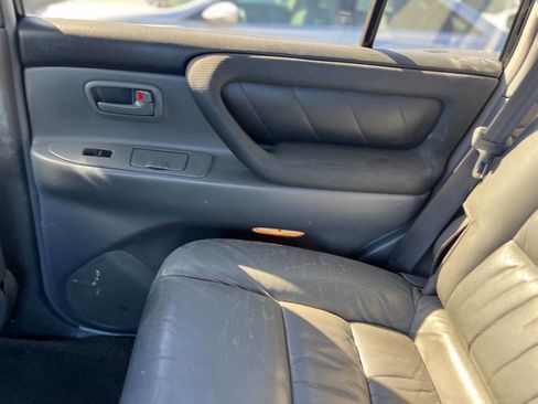 Used 2002 Toyota Land Cruiser image 23