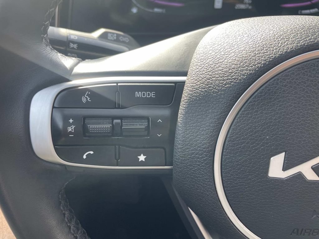 Used 2025 Kia Sportage EX FWD image 29