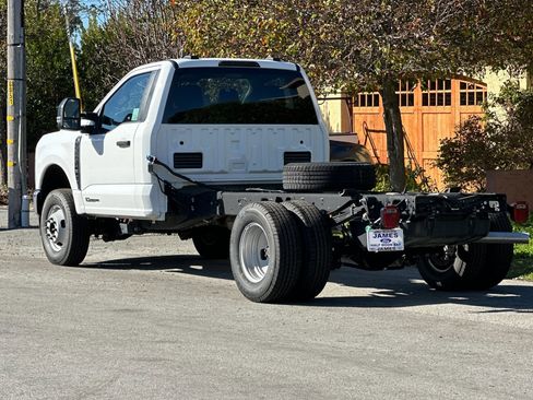 Used 2024 Ford F350 XLT image 3