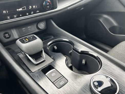 Used 2025 Nissan Rogue SV image 30