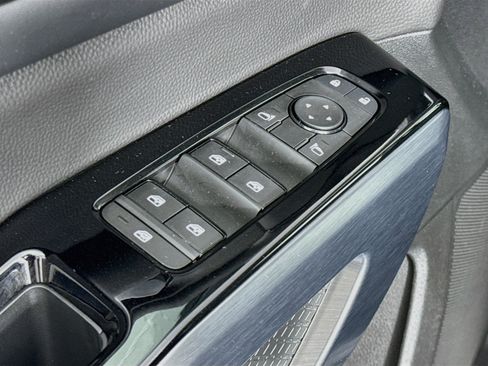 Used 2025 Nissan Pathfinder SL AWD/4WD image 18