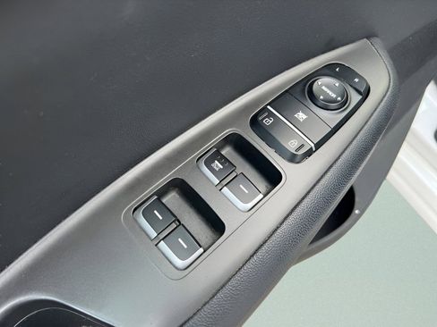 Used 2018 Kia Optima LX w/ 17" Alloy Wheels Package image 22