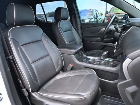 Used 2023 Chevrolet Traverse Premier FWD image 35