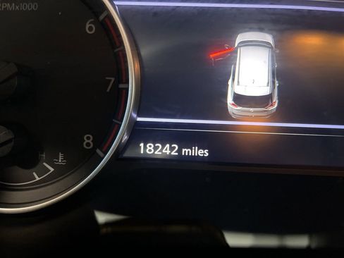 Used 2023 Nissan Rogue SV image 2