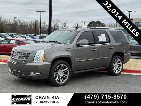 Used 2014 Cadillac Escalade Premium image 2