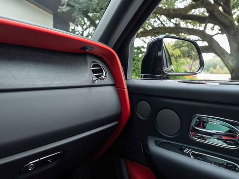 Certified 2023 Rolls-Royce Cullinan w/ Dark Exterior Package image 34