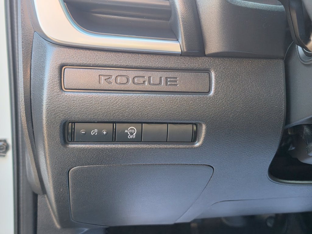 Used 2023 Nissan Rogue S AWD/4WD image 14