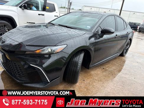 Used 2025 Toyota Camry SE w/ Convenience Package FWD image 1