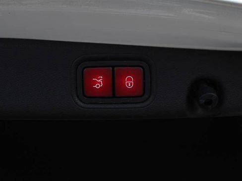 Used 2017 Mercedes-Benz E 300 image 30