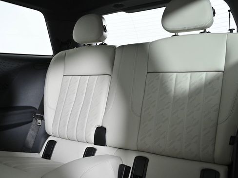 Used 2025 MINI Cooper 2-Door Hardtop image 30