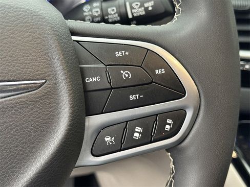 Used 2024 Chrysler Pacifica Touring-L image 24