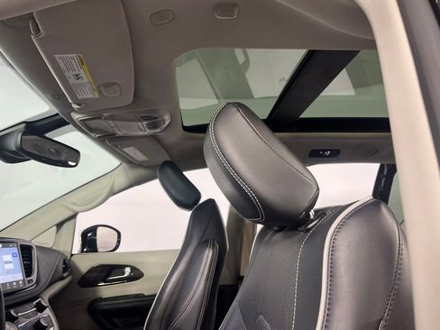 Certified 2023 Chrysler Pacifica Limited image 21