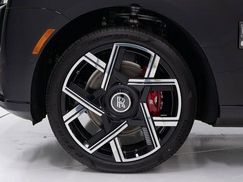 New 2026 Rolls-Royce Cullinan Black Badge image 50