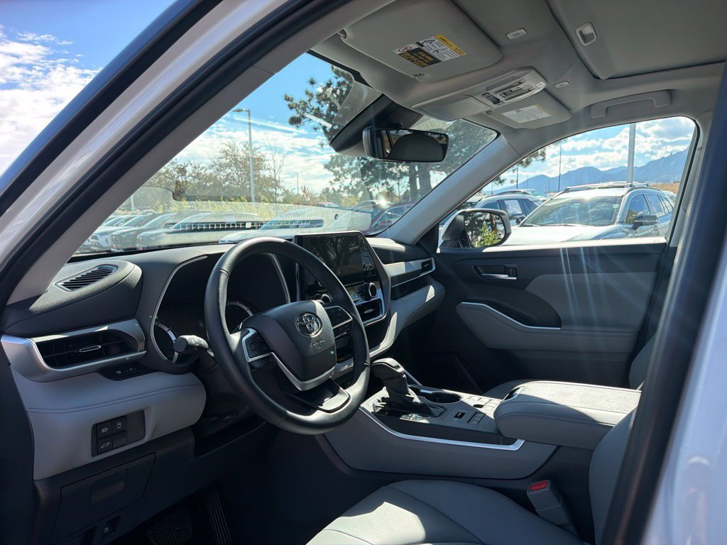 Used 2026 Toyota Highlander XLE AWD/4WD image 25