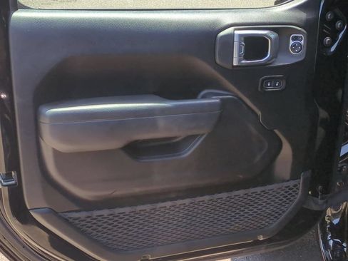 Used 2024 Jeep Wrangler Unlimited w/ Convenience Group AWD/4WD image 11